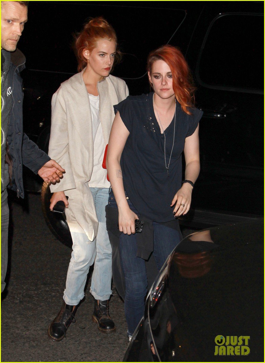 kristen stewart goes casual with riley keough at met ball 2014 after party 013106742