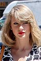 taylor swift surprises gives a group of fourth graders a crazy surprise04