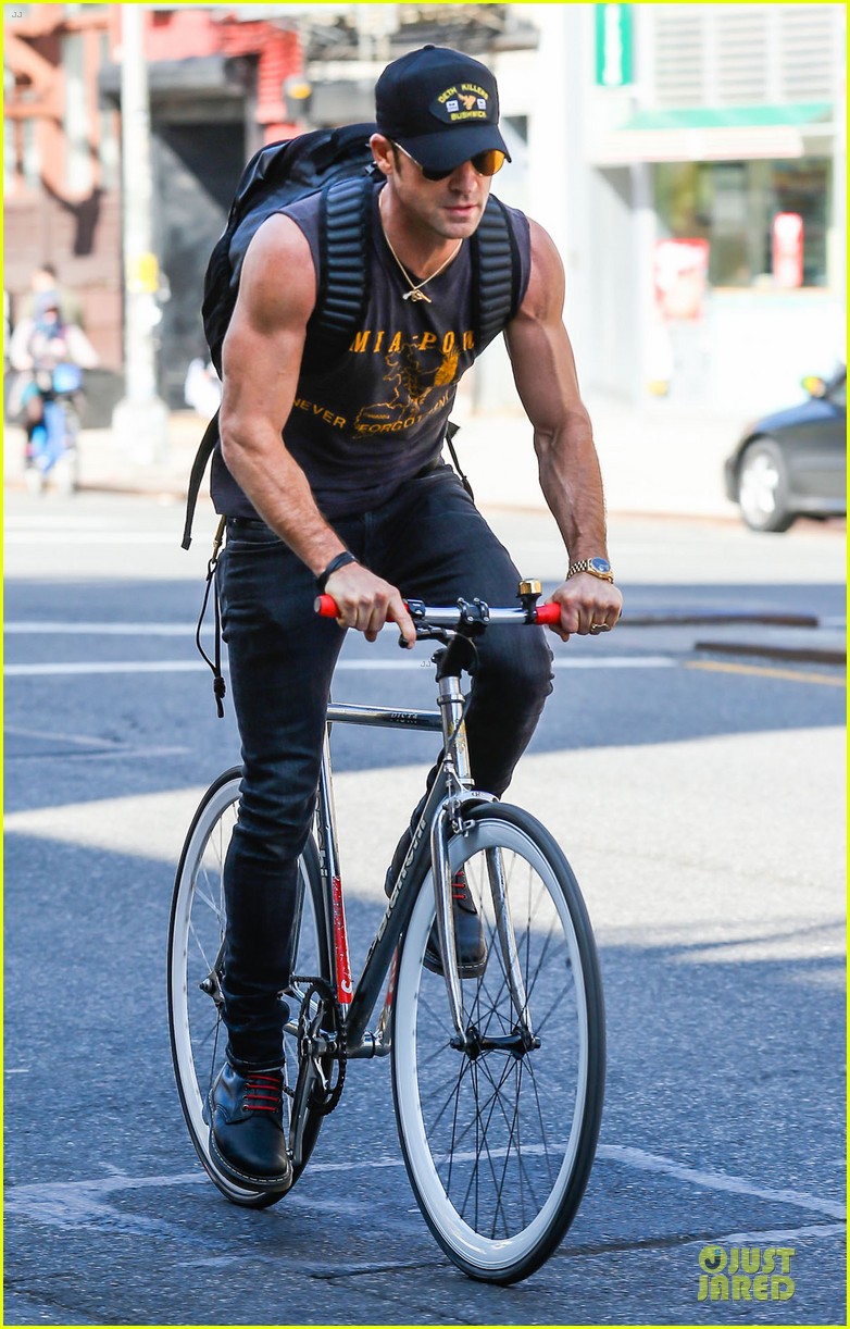 jennifer aniston cake justin theroux right shirt for muscles 053107129