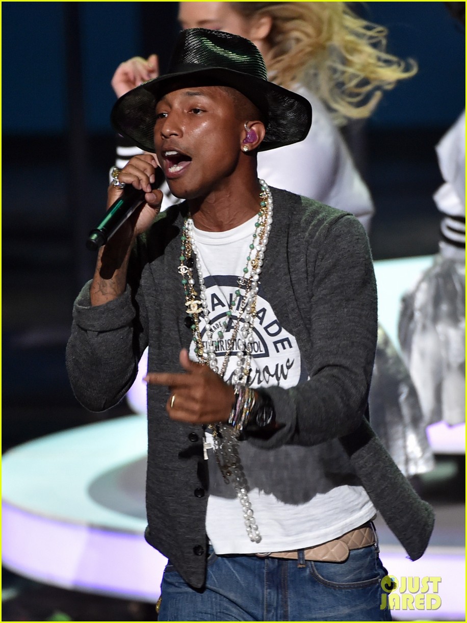 pharrell williams iheartradio music awards 2014 04