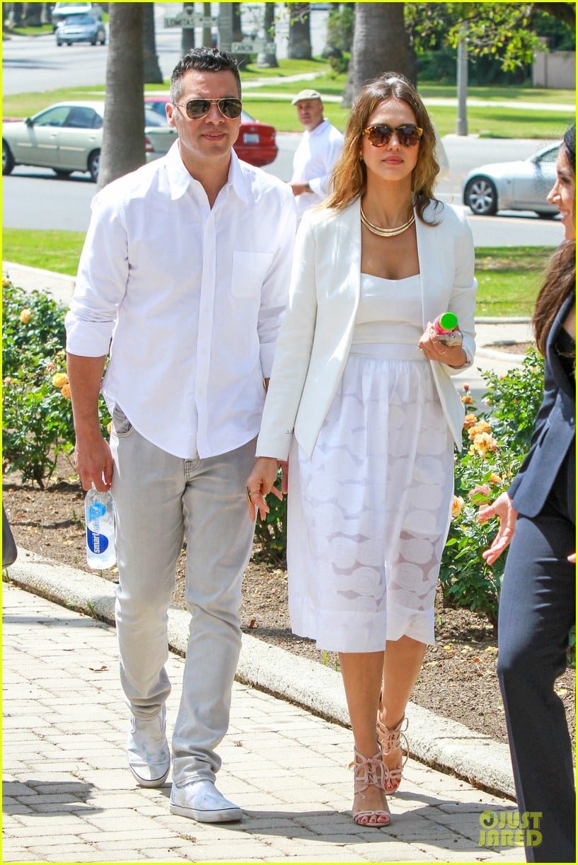 Jessica Alba Reveals Secrets To Happy Marriage to Cash Warren! Photo