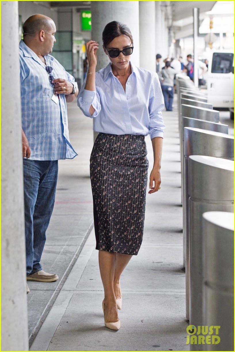 victoria beckham goes business chic for a flight 01
