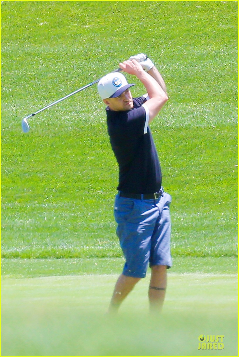 jessica biel finds justin timberlake at the golf course 113144968