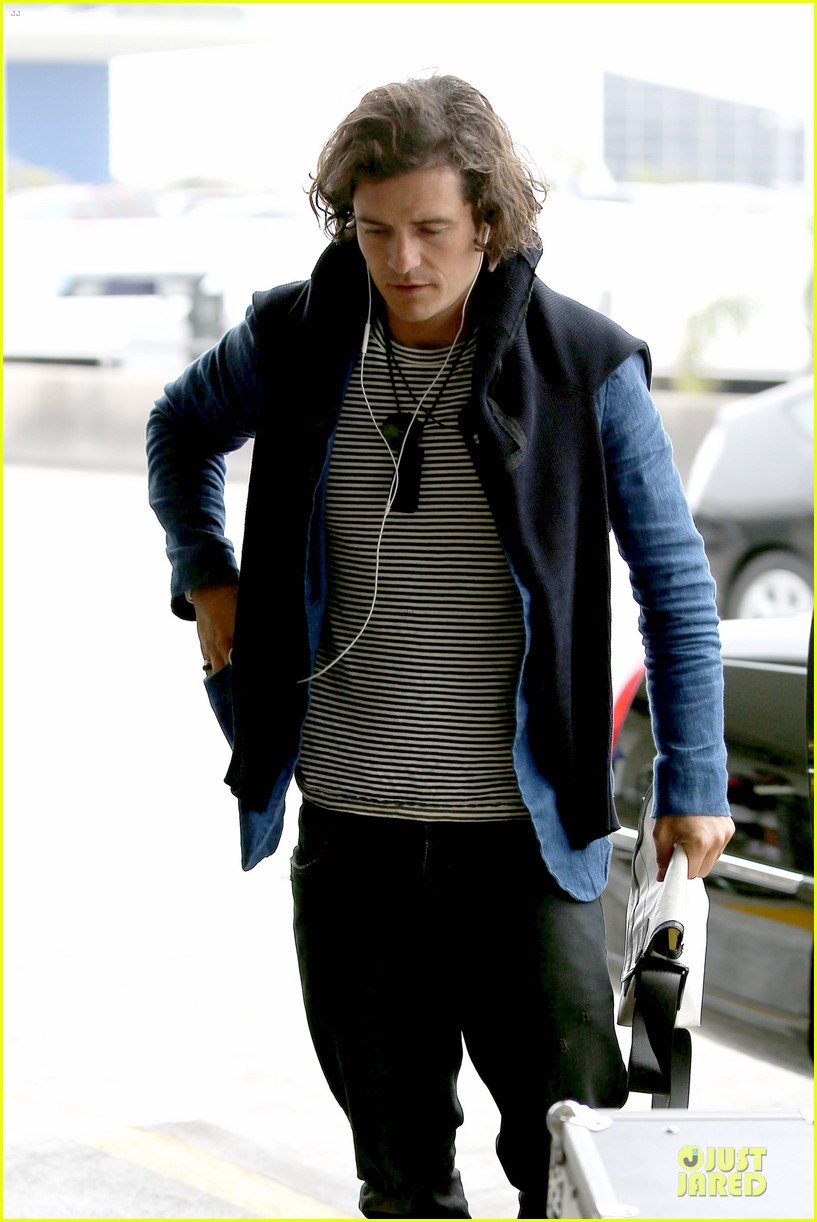 orlando bloom jets out for tony awards 023130484