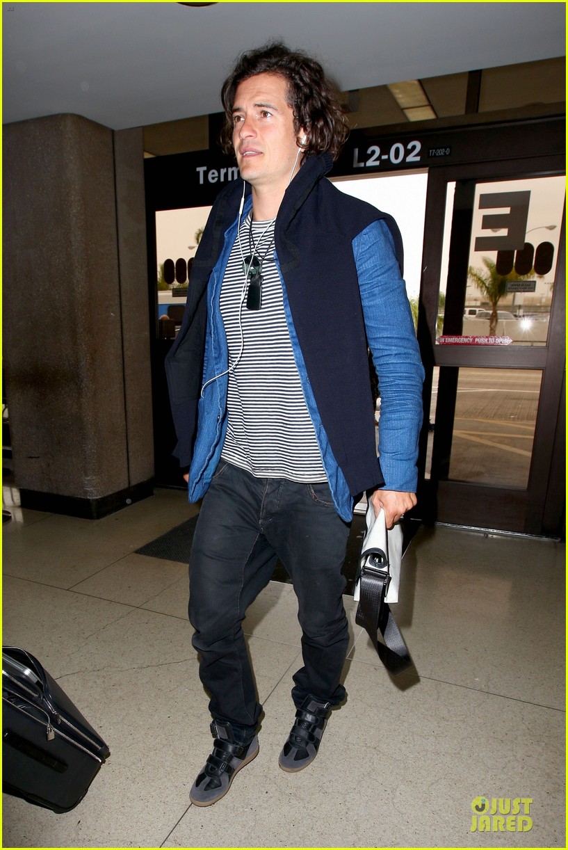 orlando bloom jets out for tony awards 073130489