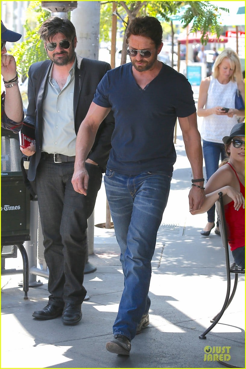 gerard butler how to train a dragon 2 gets imax release 053132005