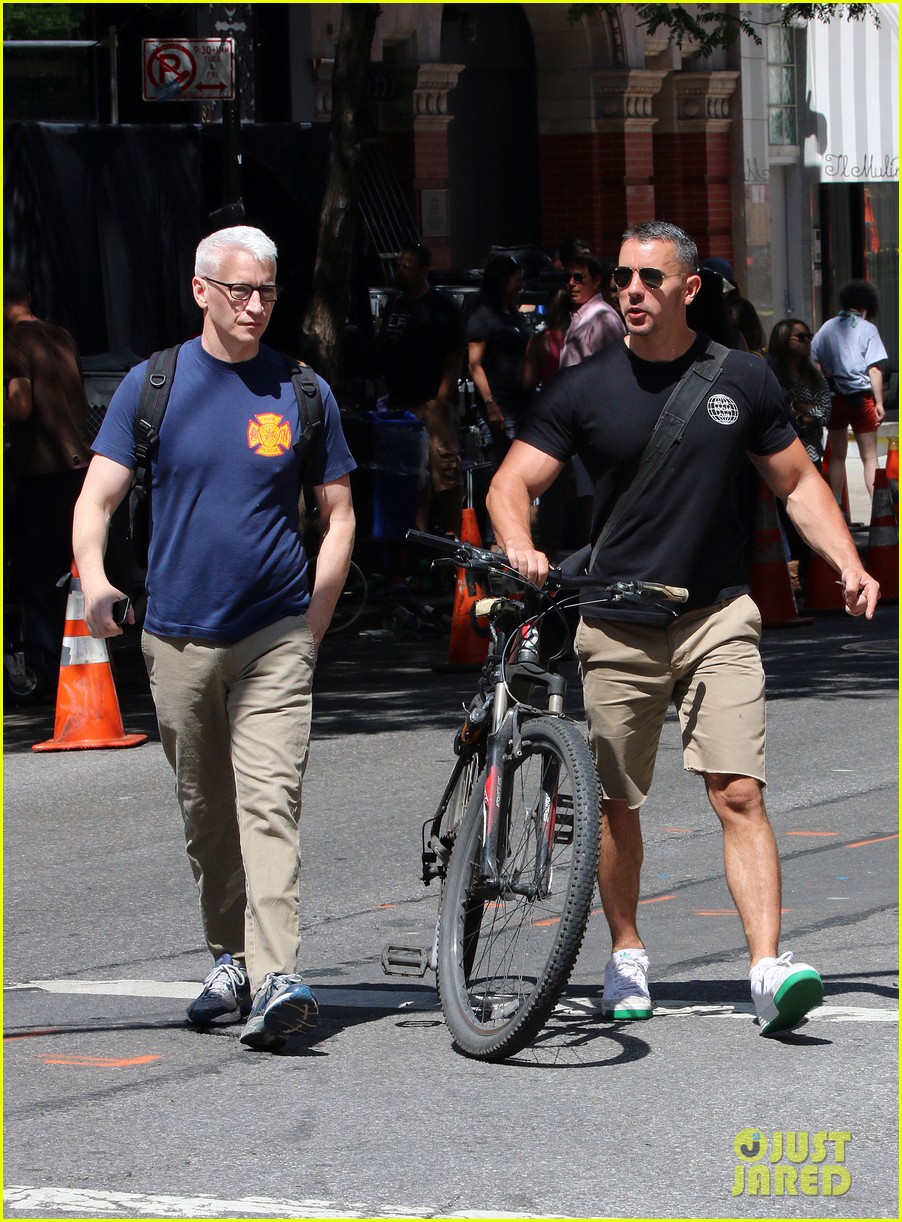 anderson cooper steps out with boyfriend after vagina segment 063144175