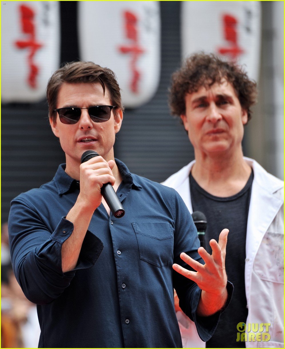 tom cruise is the happiest for edge of tomorrow japan photo call 03