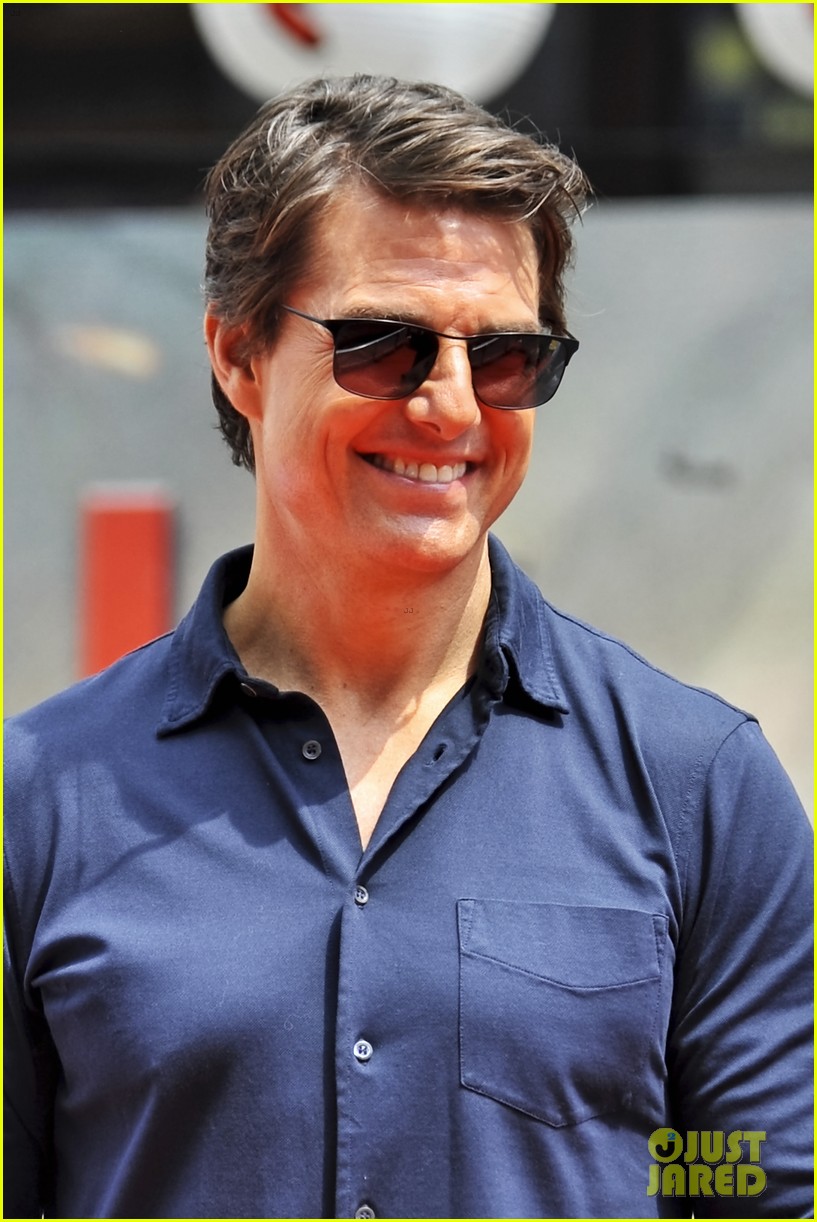 tom cruise is the happiest for edge of tomorrow japan photo call 11