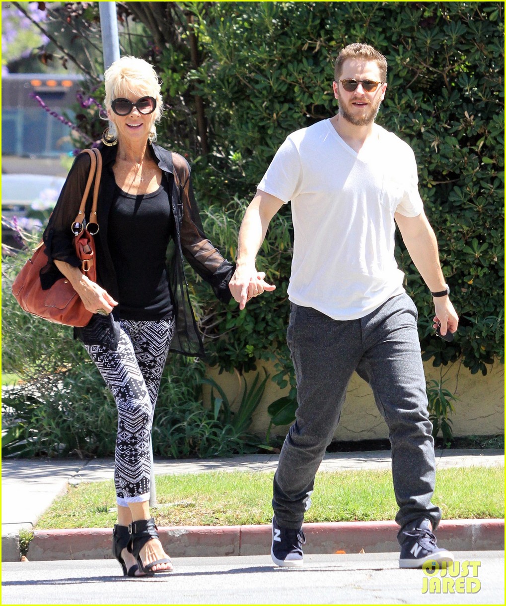 josh dallas holds his moms hand after baby oliver birth 093128610