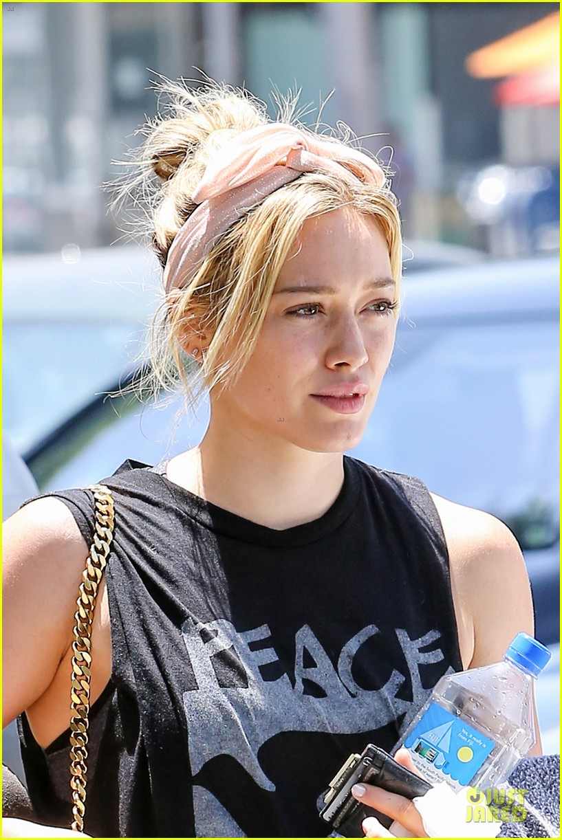 hilary duff gets hat inspirations from pharrell 063142698