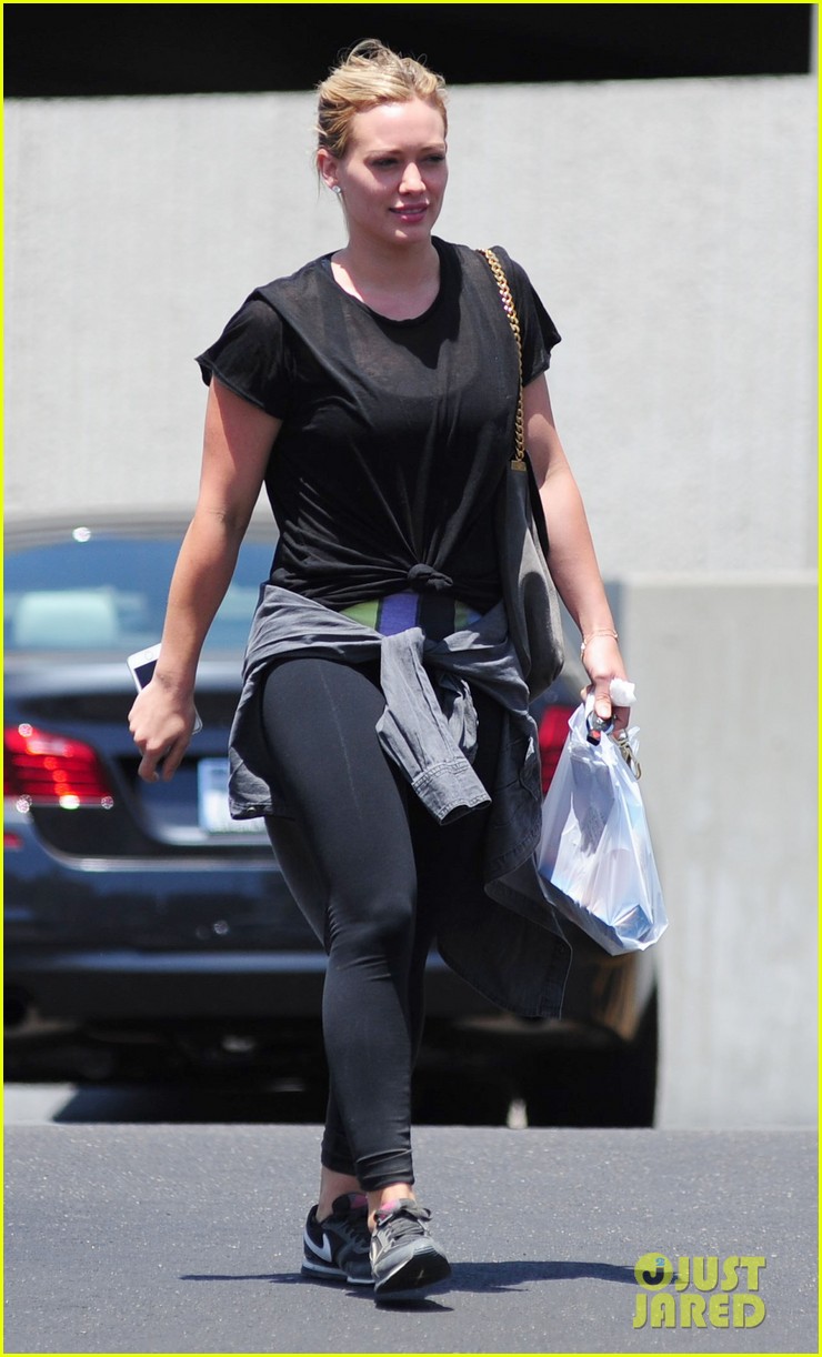 hilary duff grateful for mike comrie 033136300