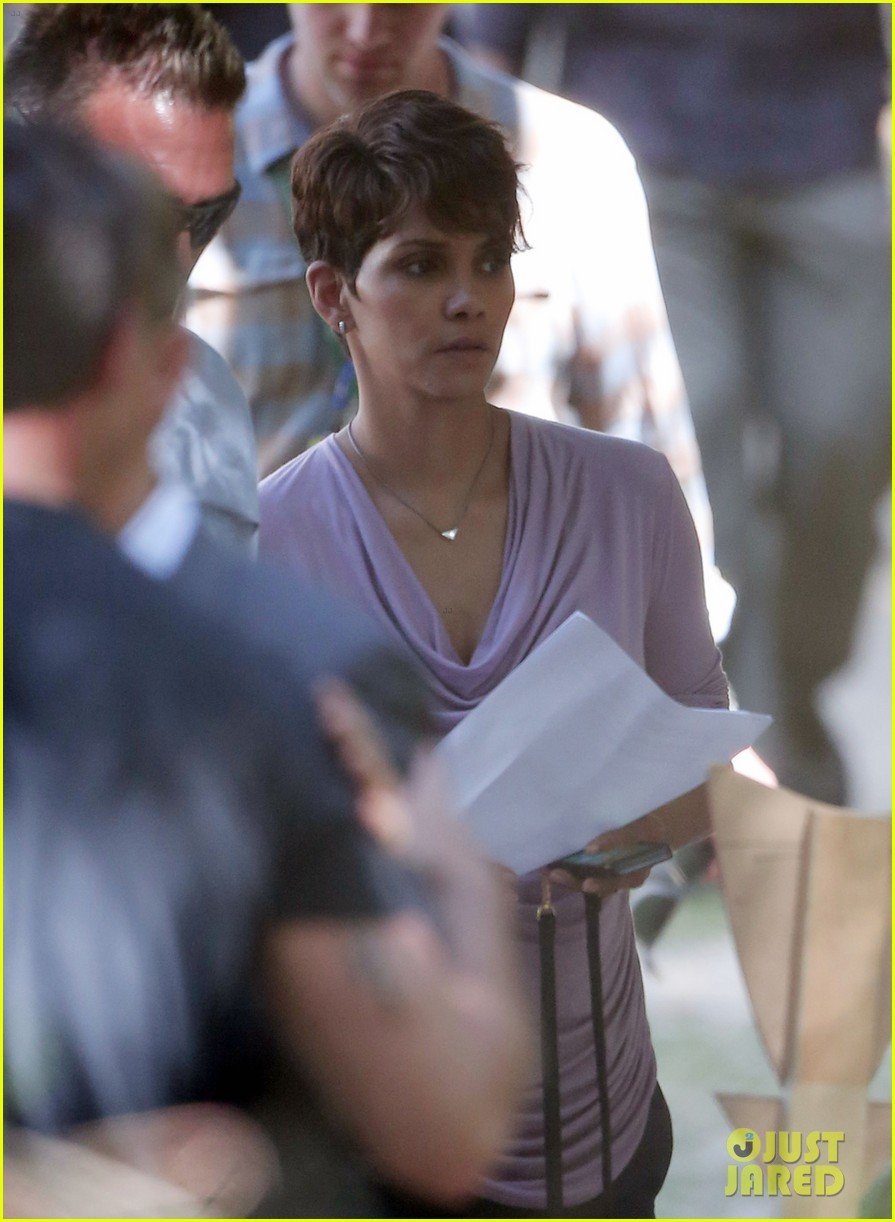halle berry is hiding her secrets in new extant teaser 01
