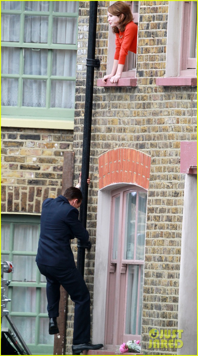 tom hardy shimmies up a drainpipe to woo emily browning 01
