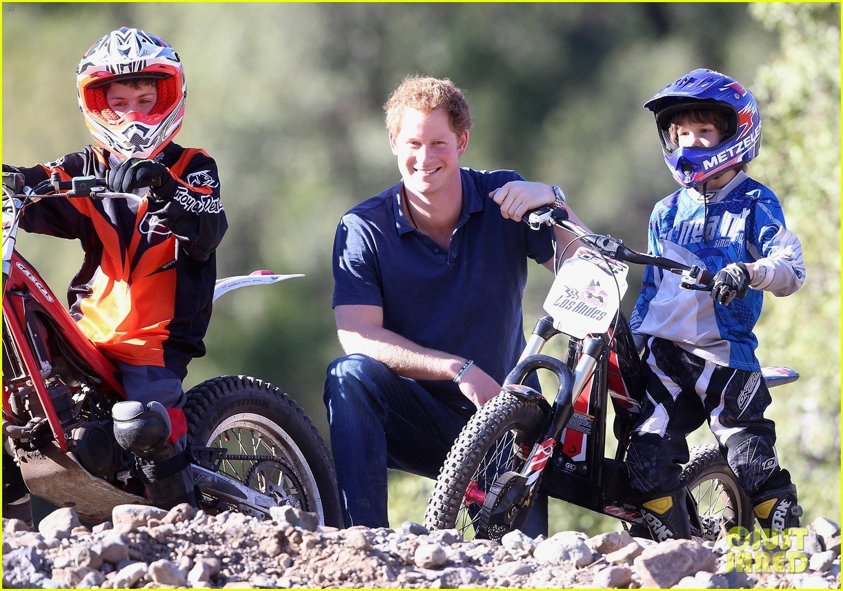 prince harry busts a move children chile visit 213146219