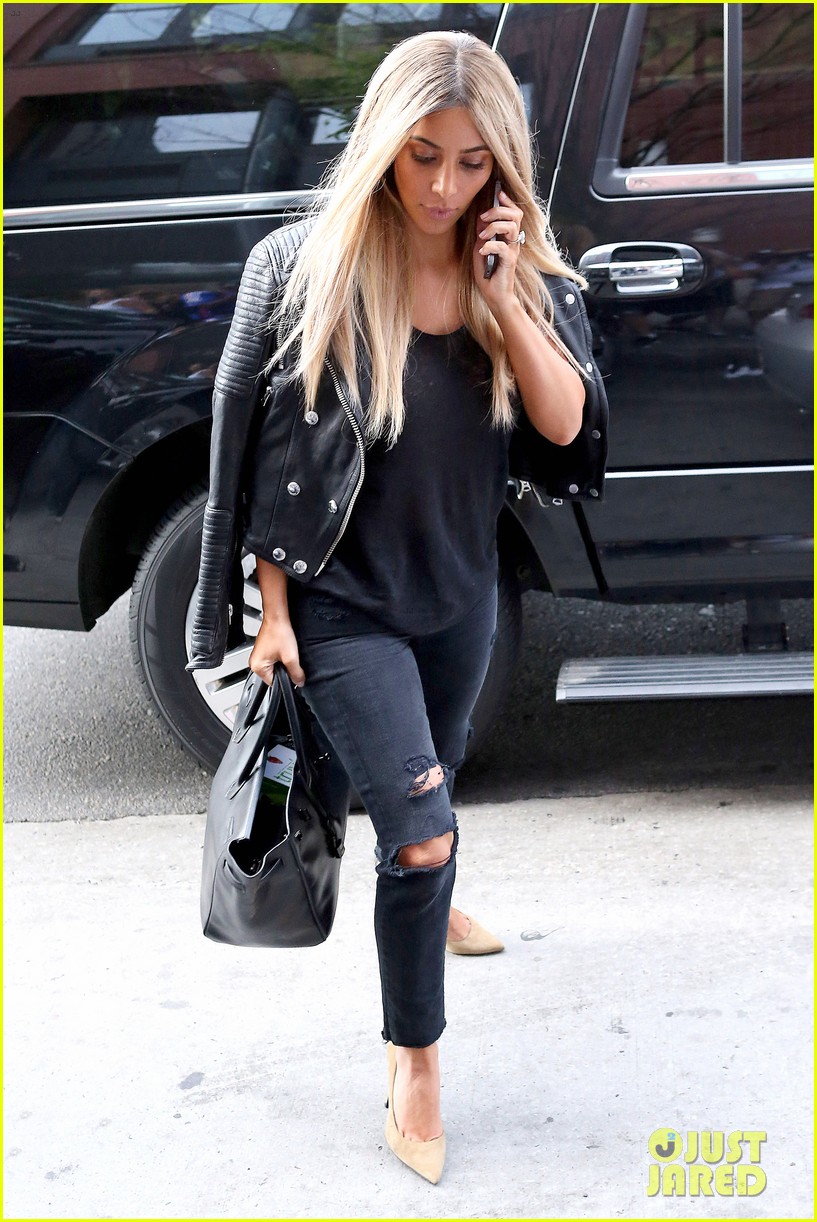 kim kardashian steps out with new blonde hair 01