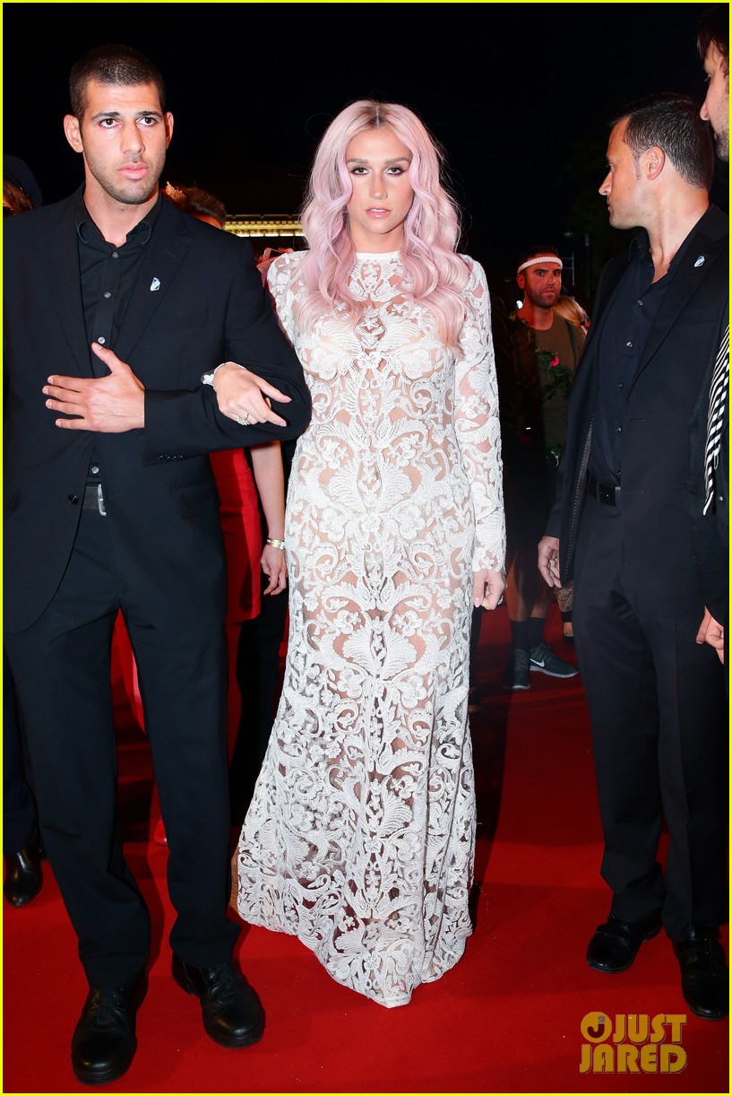 kesha jumps for joy after attending life ball in vienna 04