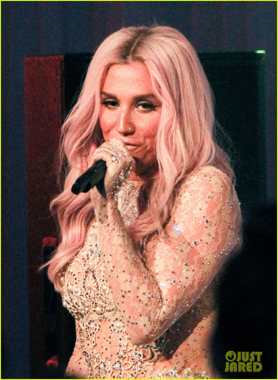 kesha wears sparkly sexy leotard for performance 013134053