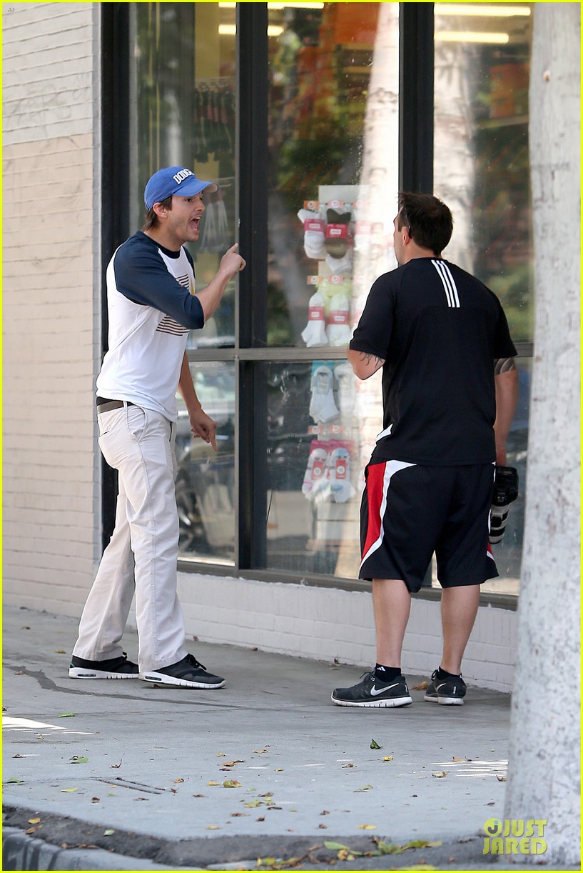 ashton kutcher confronts paparazzi on solo hollywood stroll 113145619