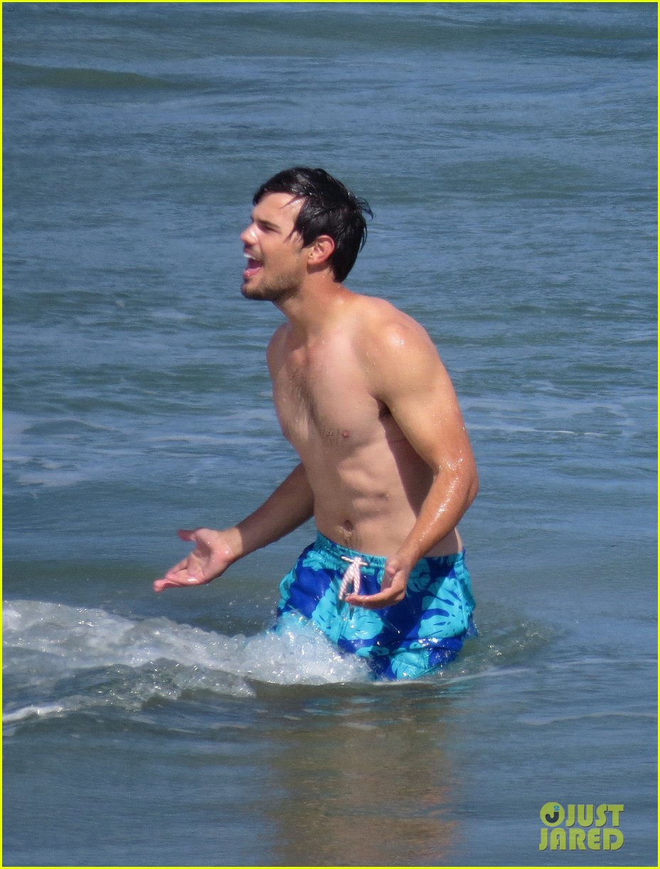 taylor lautner goes shirtless for run the tide beach scenes 273138098
