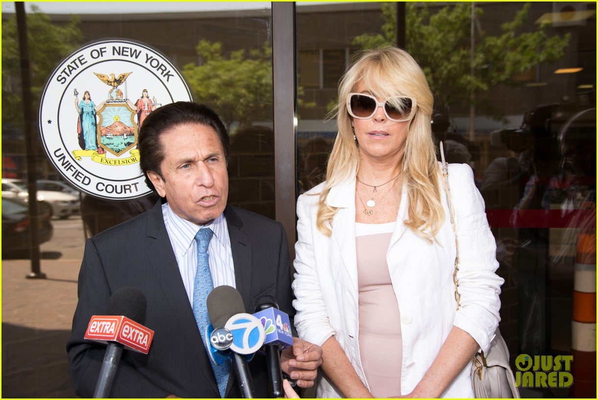 lindsay lohans mom dina lohan charged in dui case 073127952