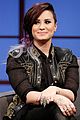 demi lovato visits late night with seth meyers 04