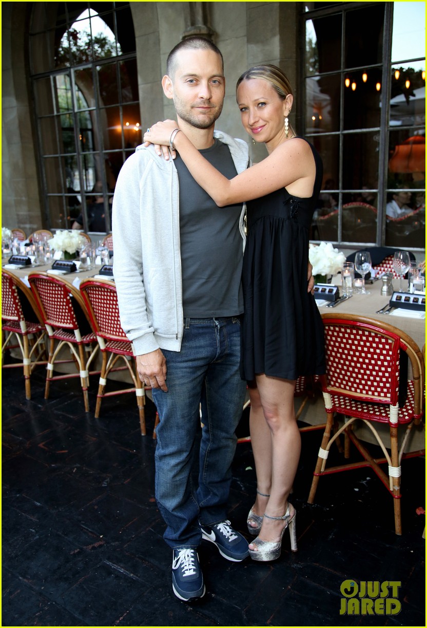 tobey maguire supports wife jennifer meyer zoe report dinner 223138903