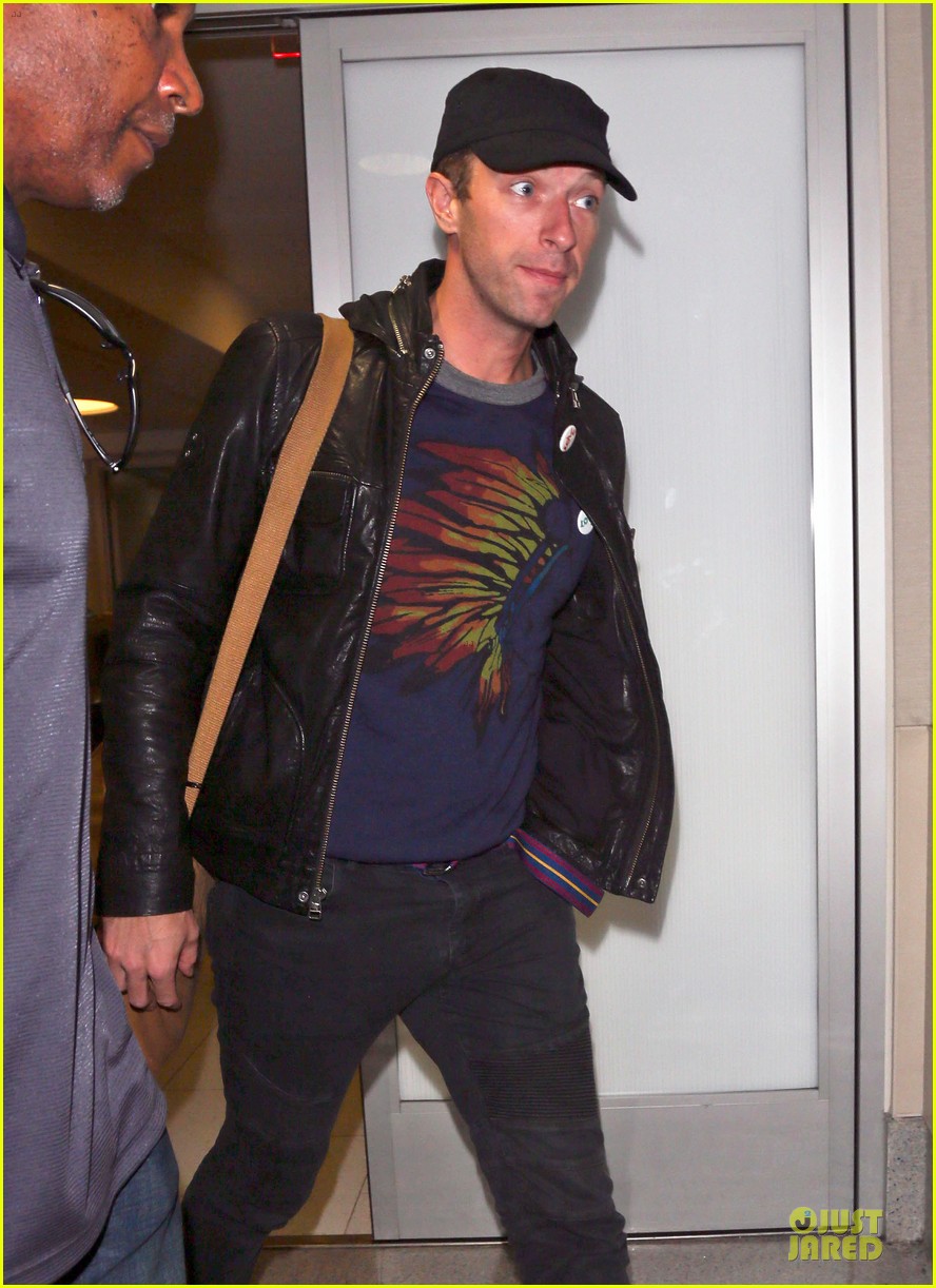 chris martin gets ready to rock japan with coldplay 073133558