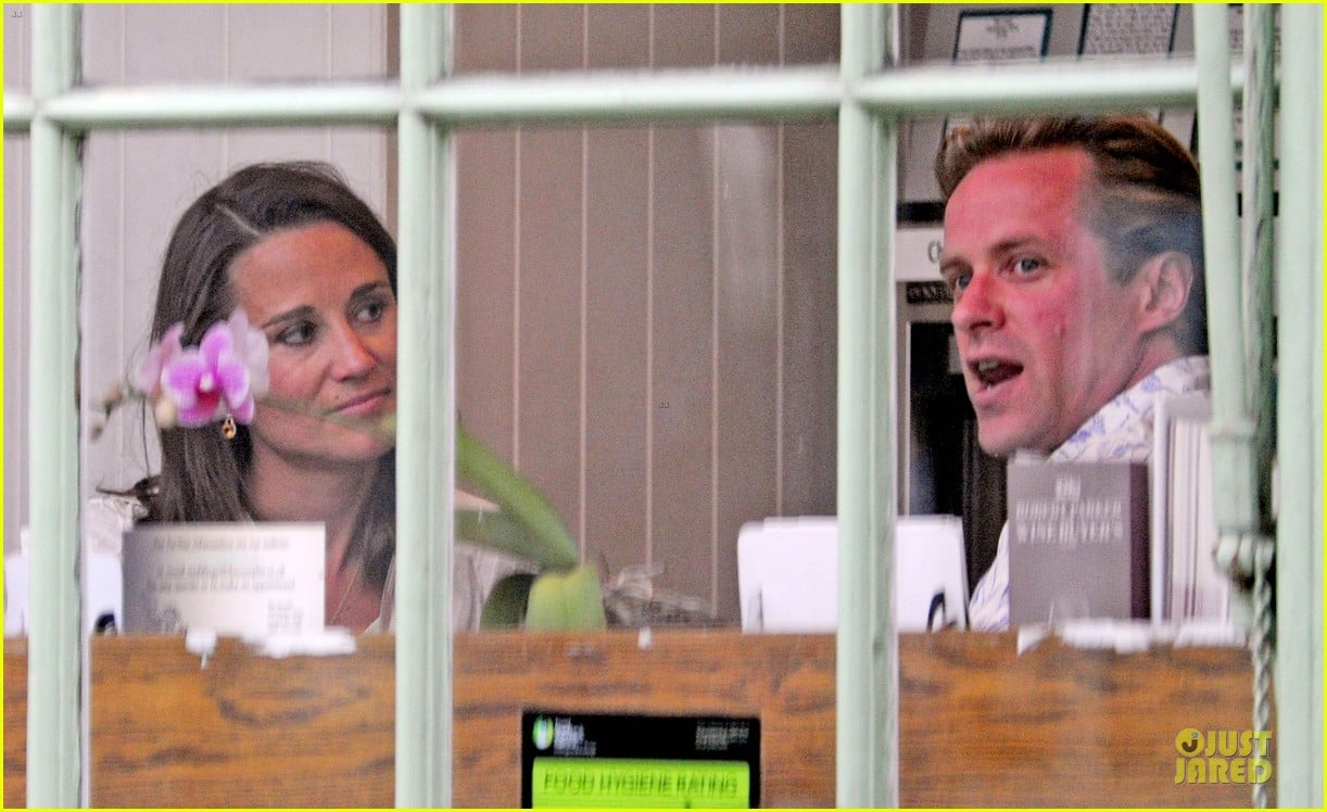 pippa middleton grabs drinks with tom kingston 073144934