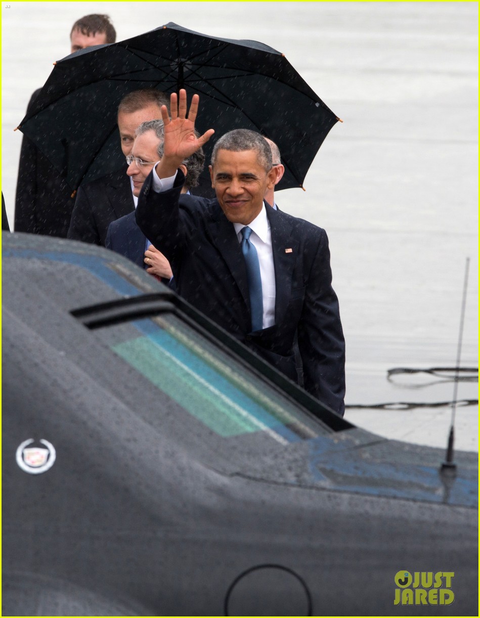 barack obama arrives in brrussels amid calls for impeachment 023128273