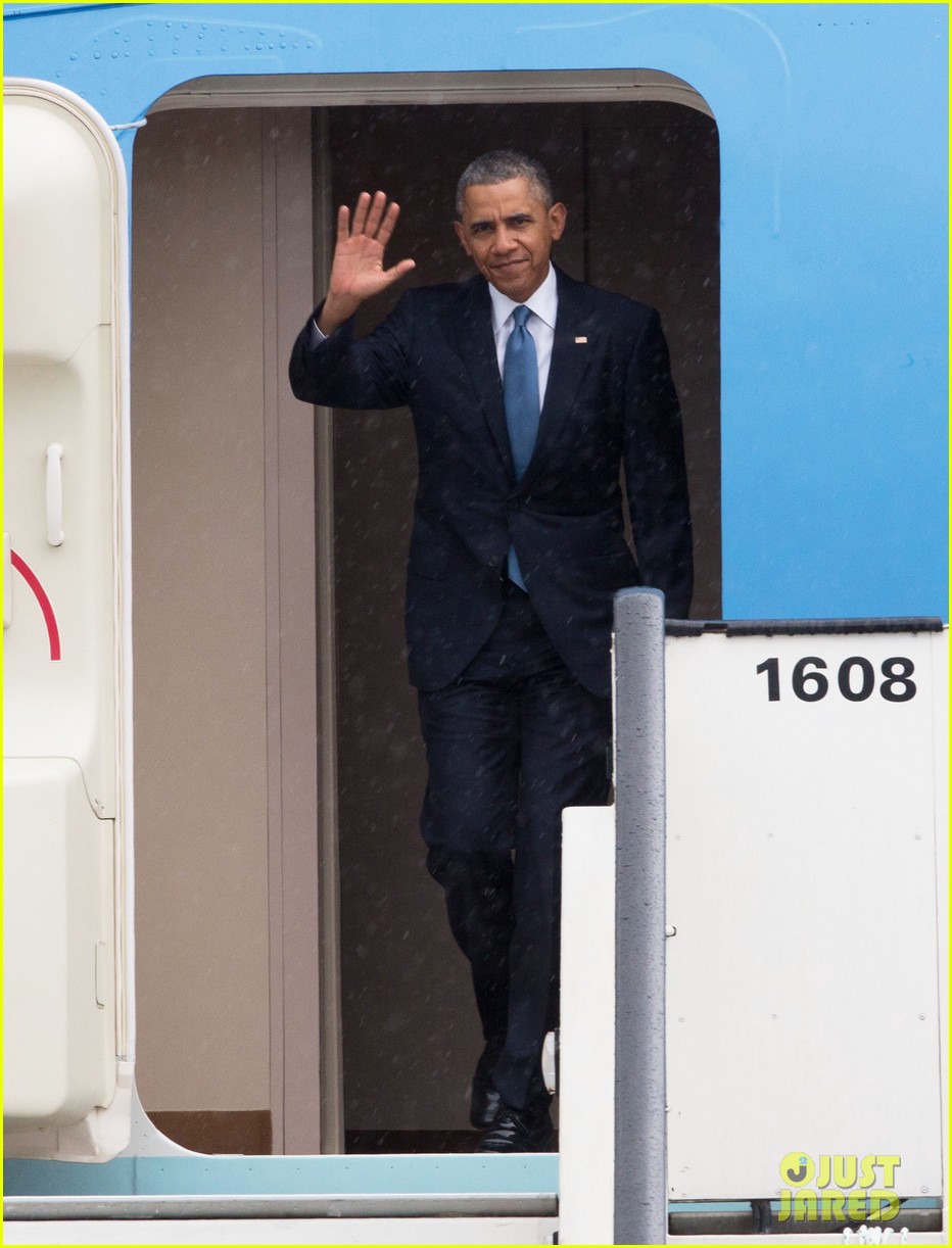 barack obama arrives in brrussels amid calls for impeachment 083128279
