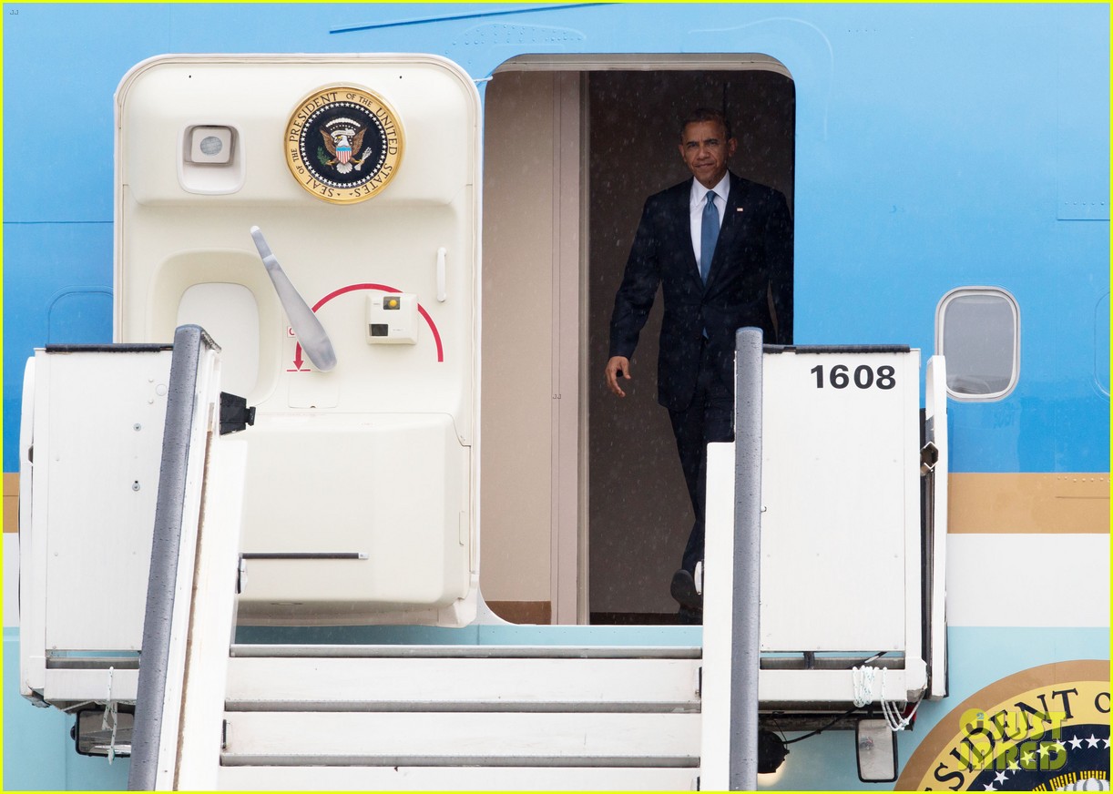 barack obama arrives in brrussels amid calls for impeachment 09