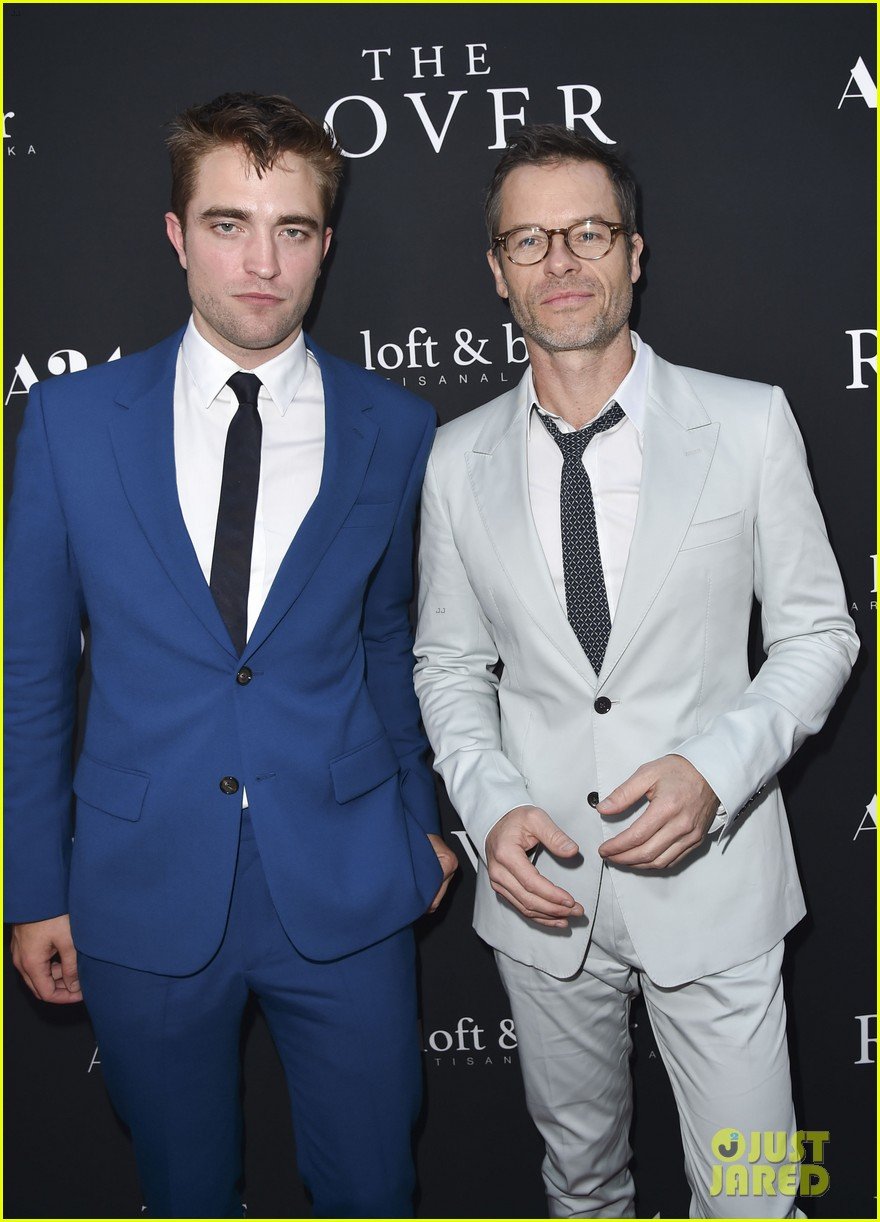 robert pattinson guy pearce rover hollywood premiere 053134357