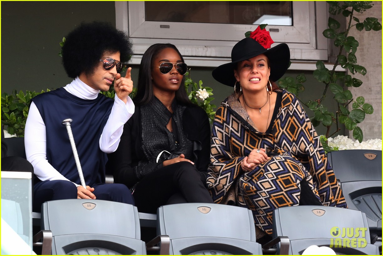 prince holds court with his sceptor at the french open 133126480