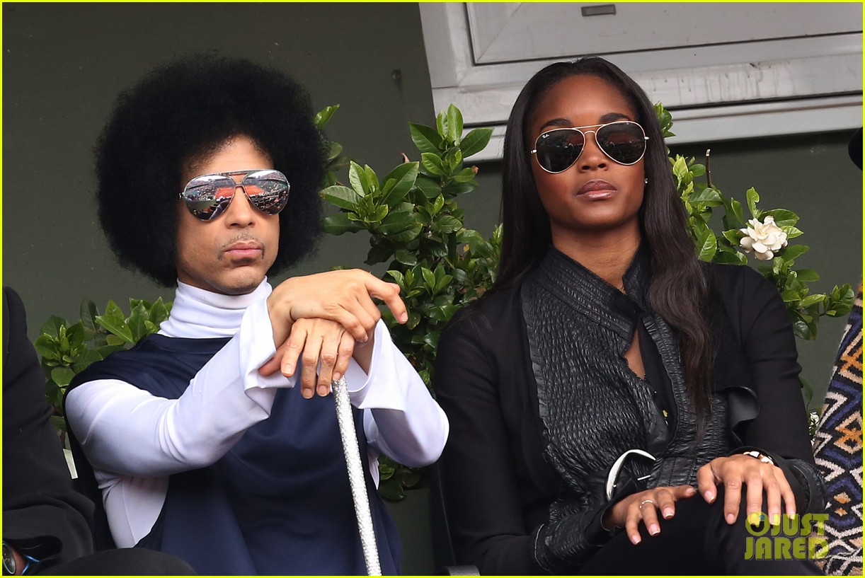 prince holds court with his sceptor at the french open 153126482