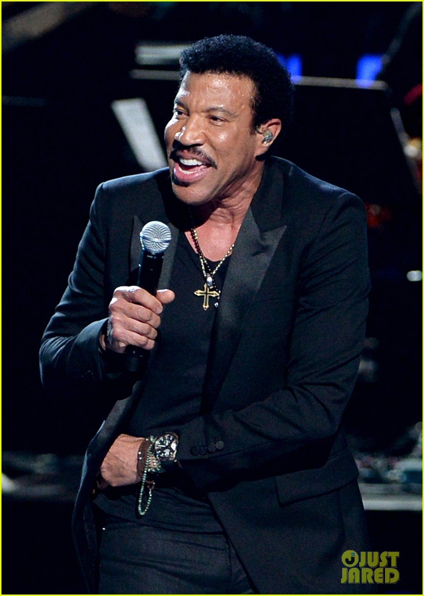 lionel richie name spelled wrong at bet awards 2014 01