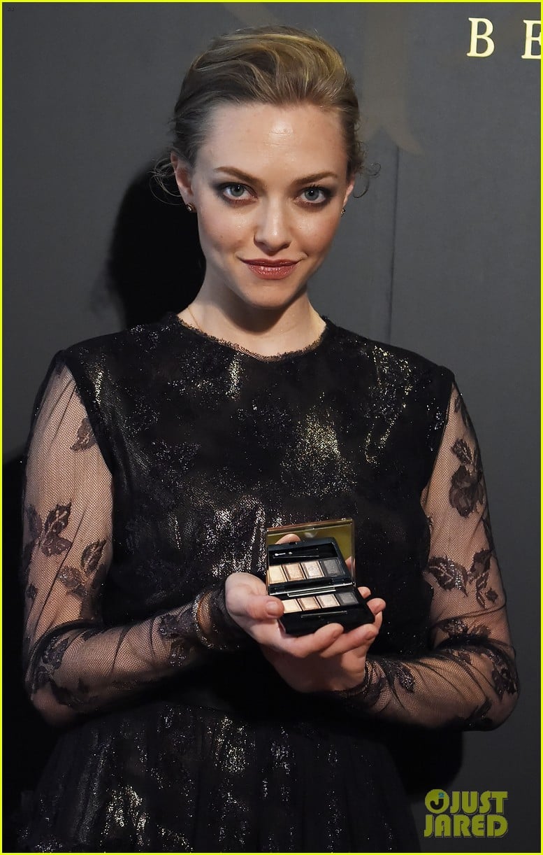 amanda seyfried touches down in tokyo for shiseido cle de peau beaute press conference 04