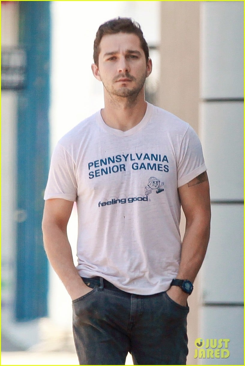 shia labeouf is feeling good en route to the gym 013128785