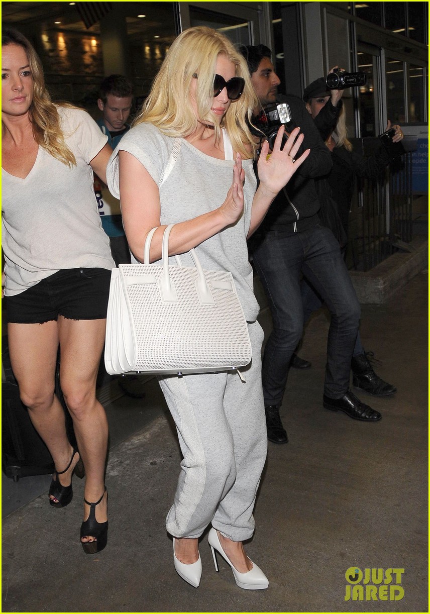 jessica simpson pairs heels with sweatpants at lax 103134646