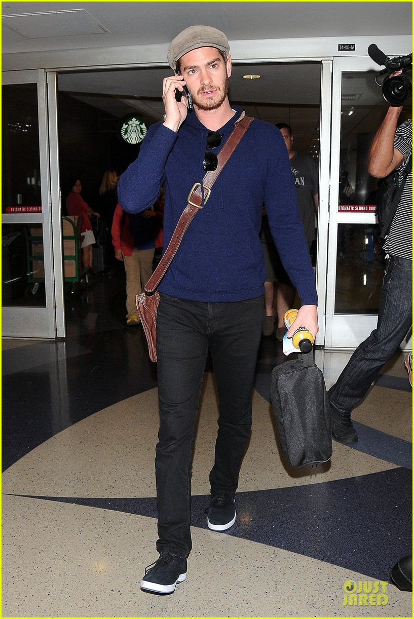 emma stone andrew garfield land in los angeles separately 06