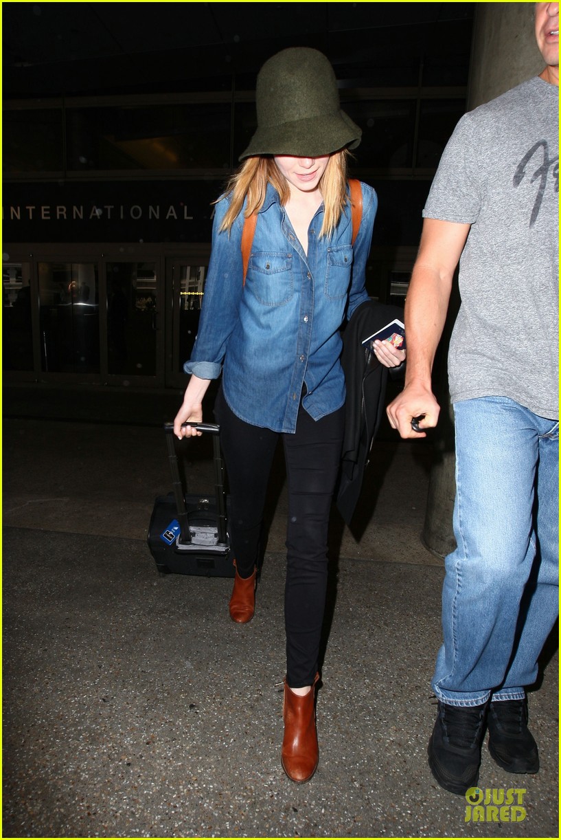 emma stone andrew garfield land in los angeles separately 19