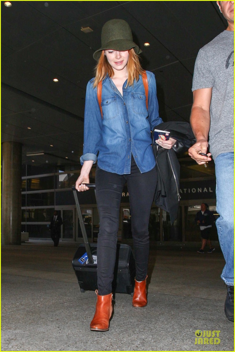 emma stone andrew garfield land in los angeles separately 20