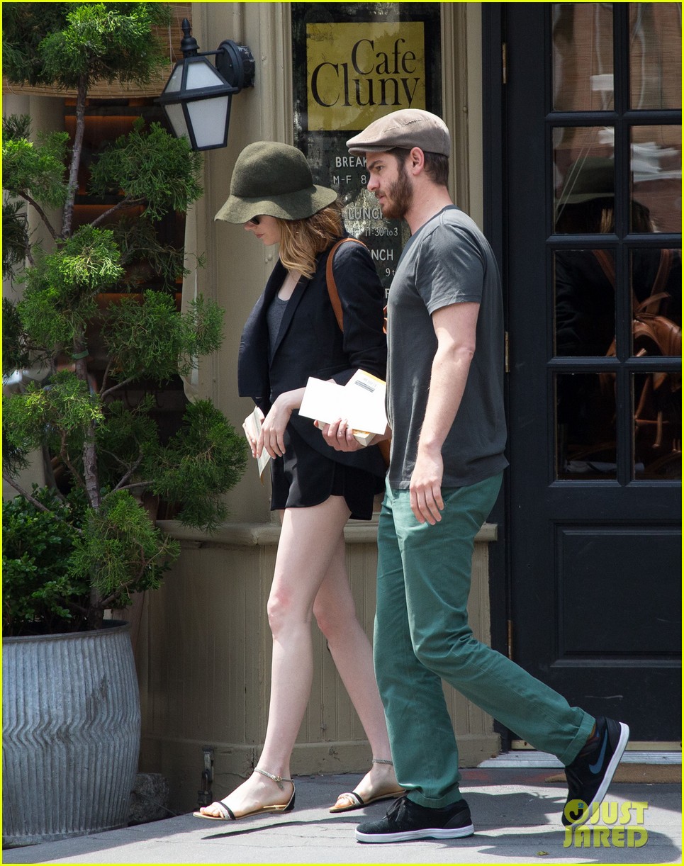 emma stone andrew garfield use signs to raise awareness 073137330