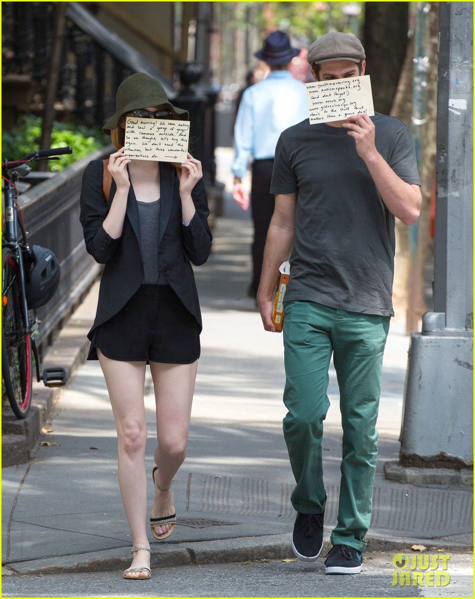 emma stone andrew garfield use signs to raise awareness 12