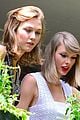 taylor swift plants in her garden with karlie kloss 04