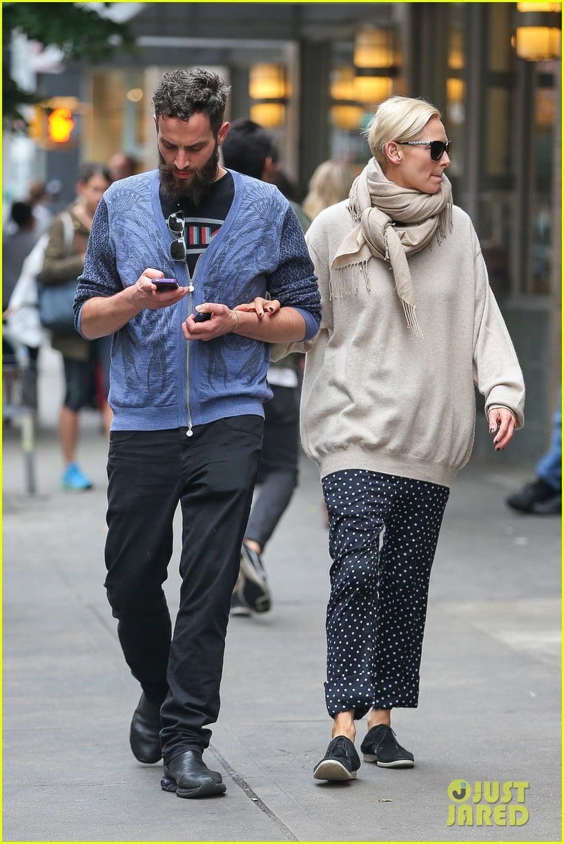 tilda swinton ditches her makeover for day out with sandro kopp 14