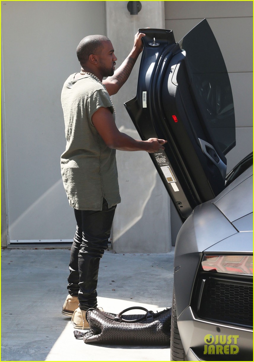 kanye west arrives home north birthday party 03