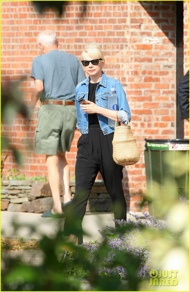 michelle williams heads to cabaret before shia labeoufs arrest 013144381