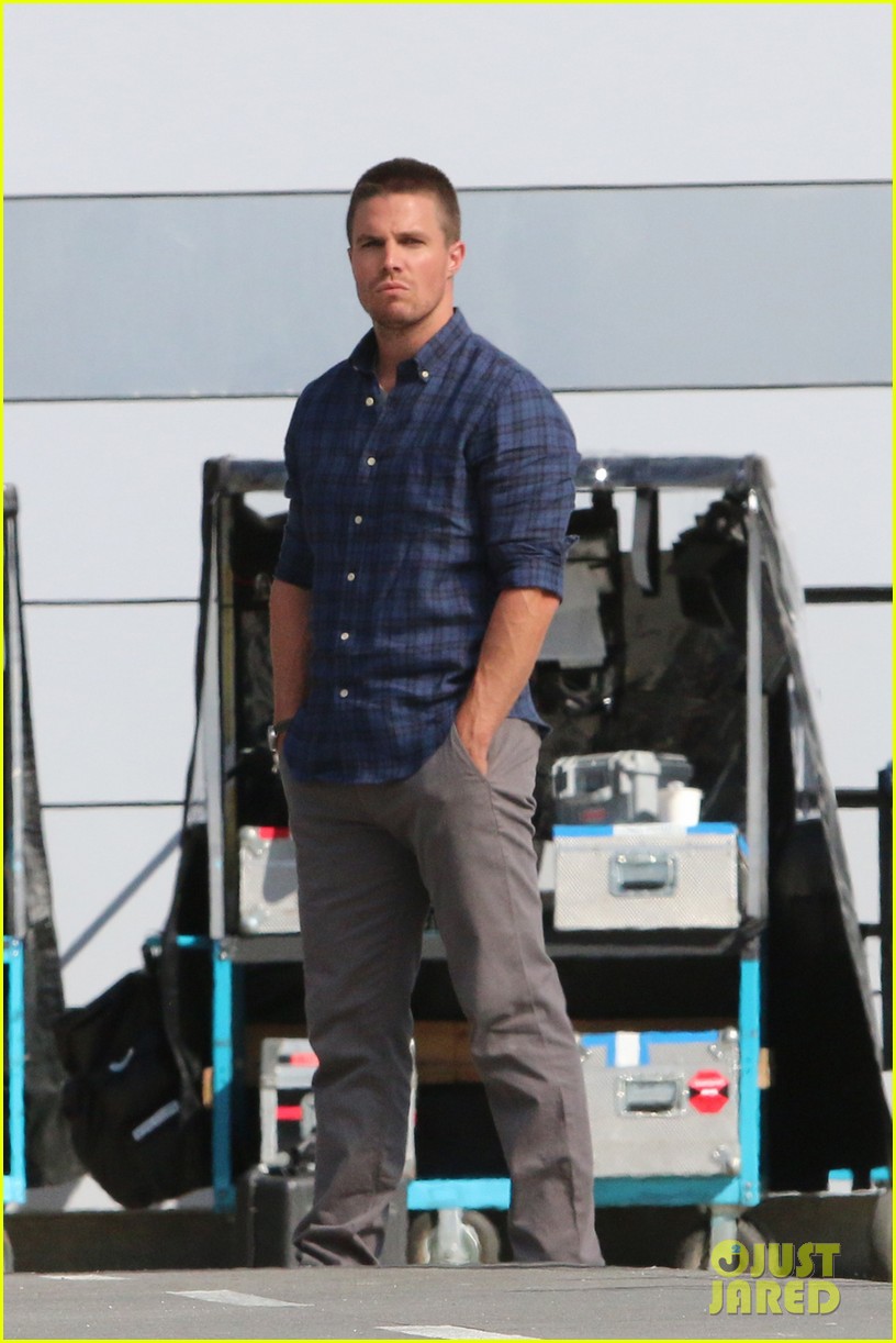 stephen amell katie cassidy arrow filming 013154828