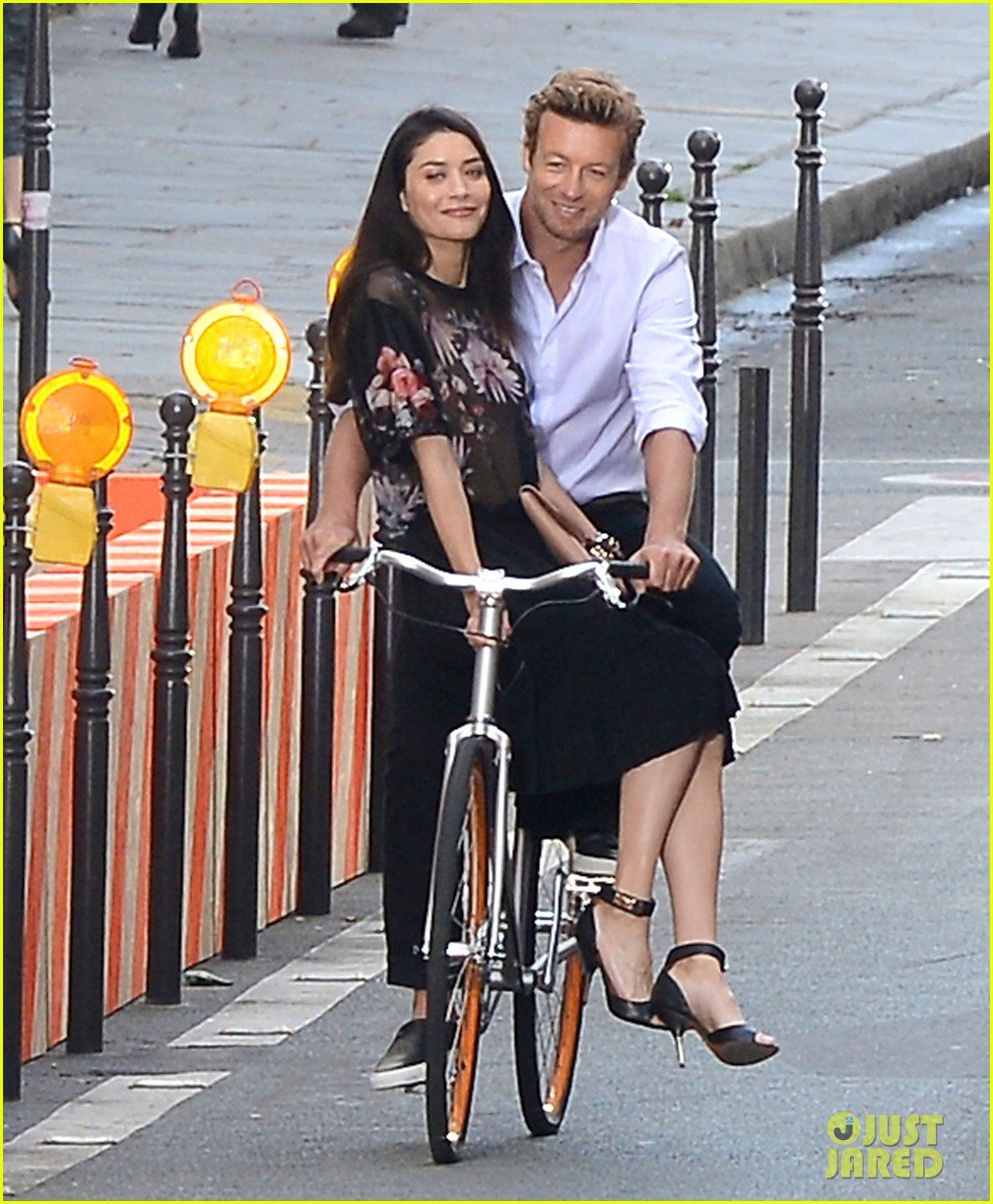 simon baker picks up a lady on his bike for givenchy commercial 033147520
